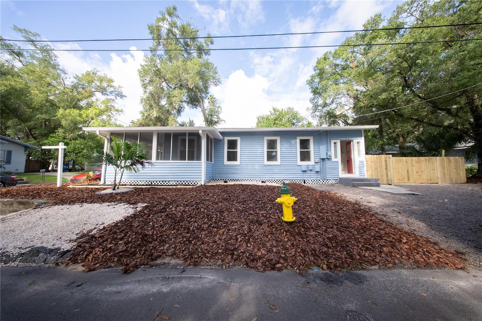 922 E IDA ST