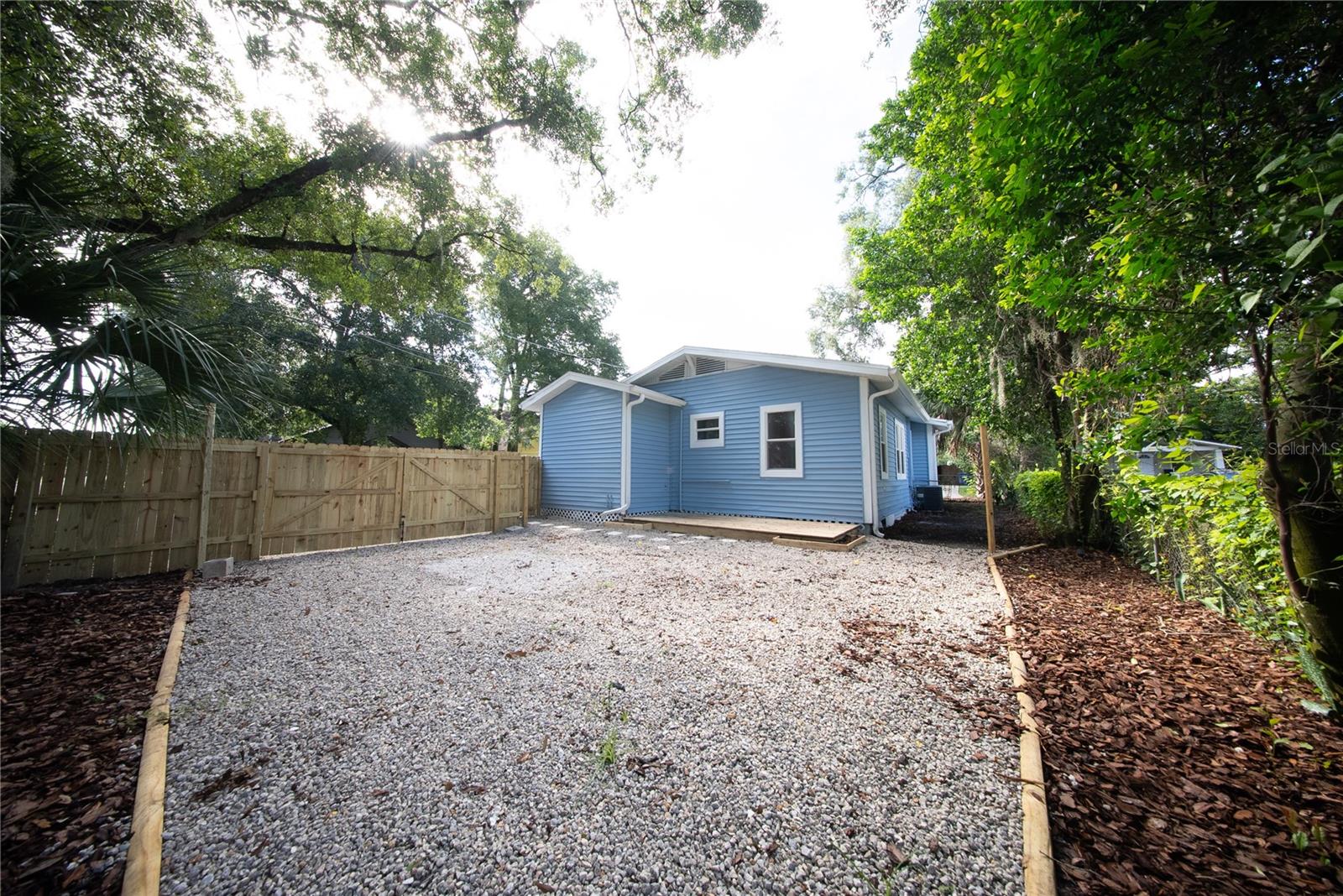 922 E IDA ST