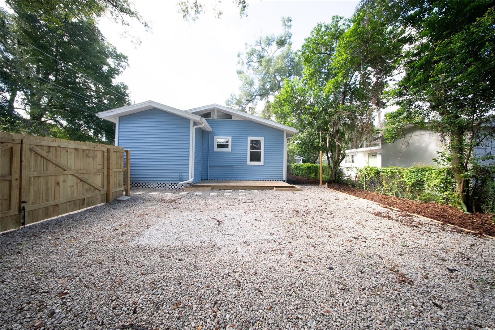 922 E IDA ST