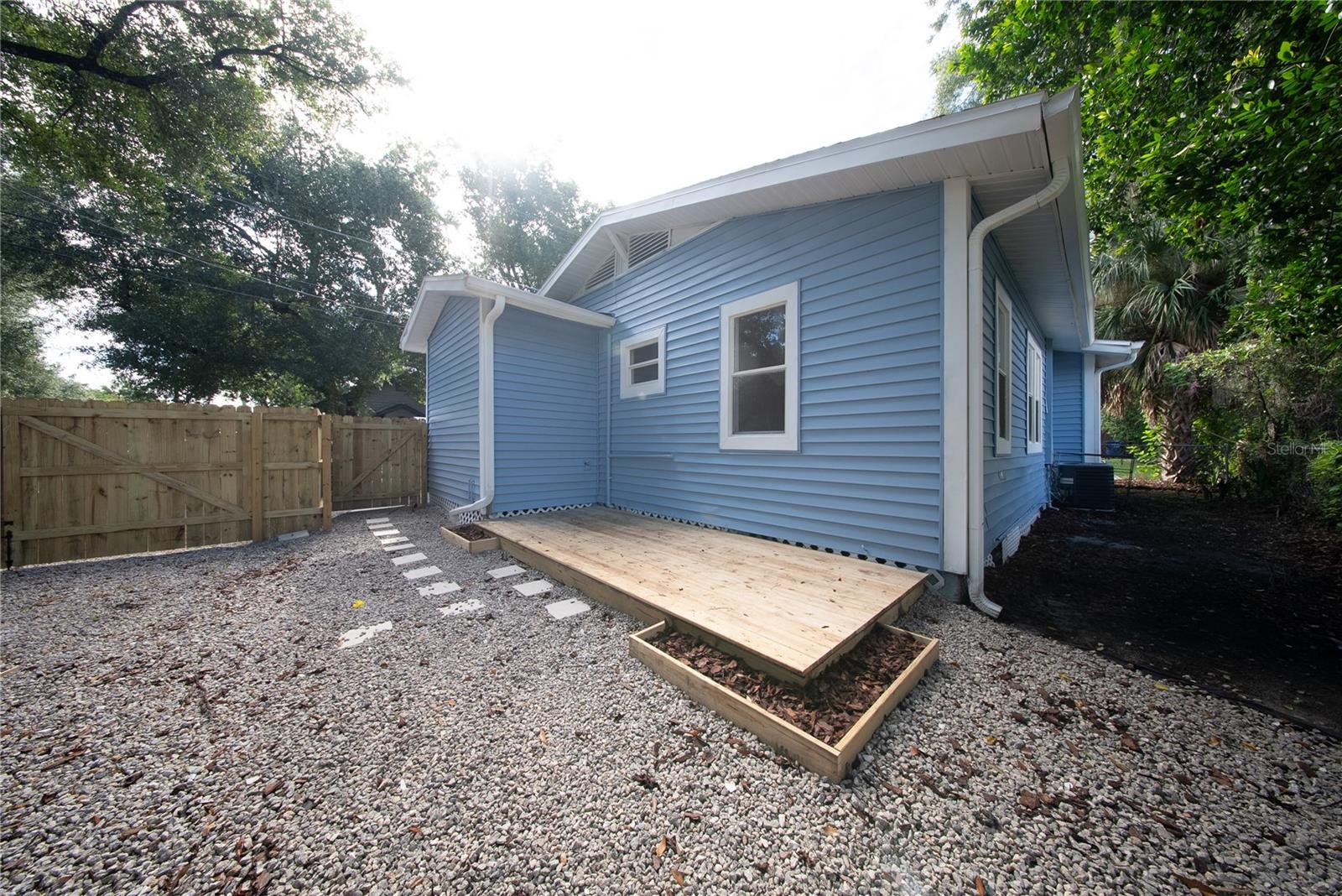 922 E IDA ST