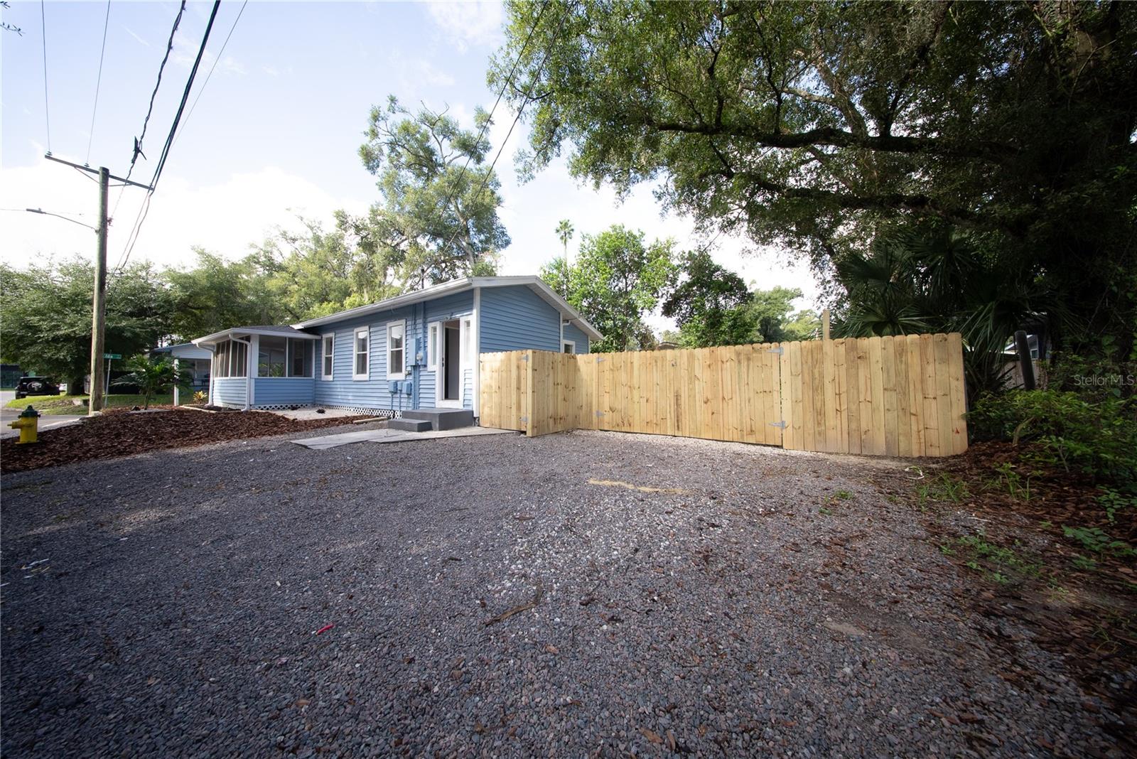 922 E IDA ST