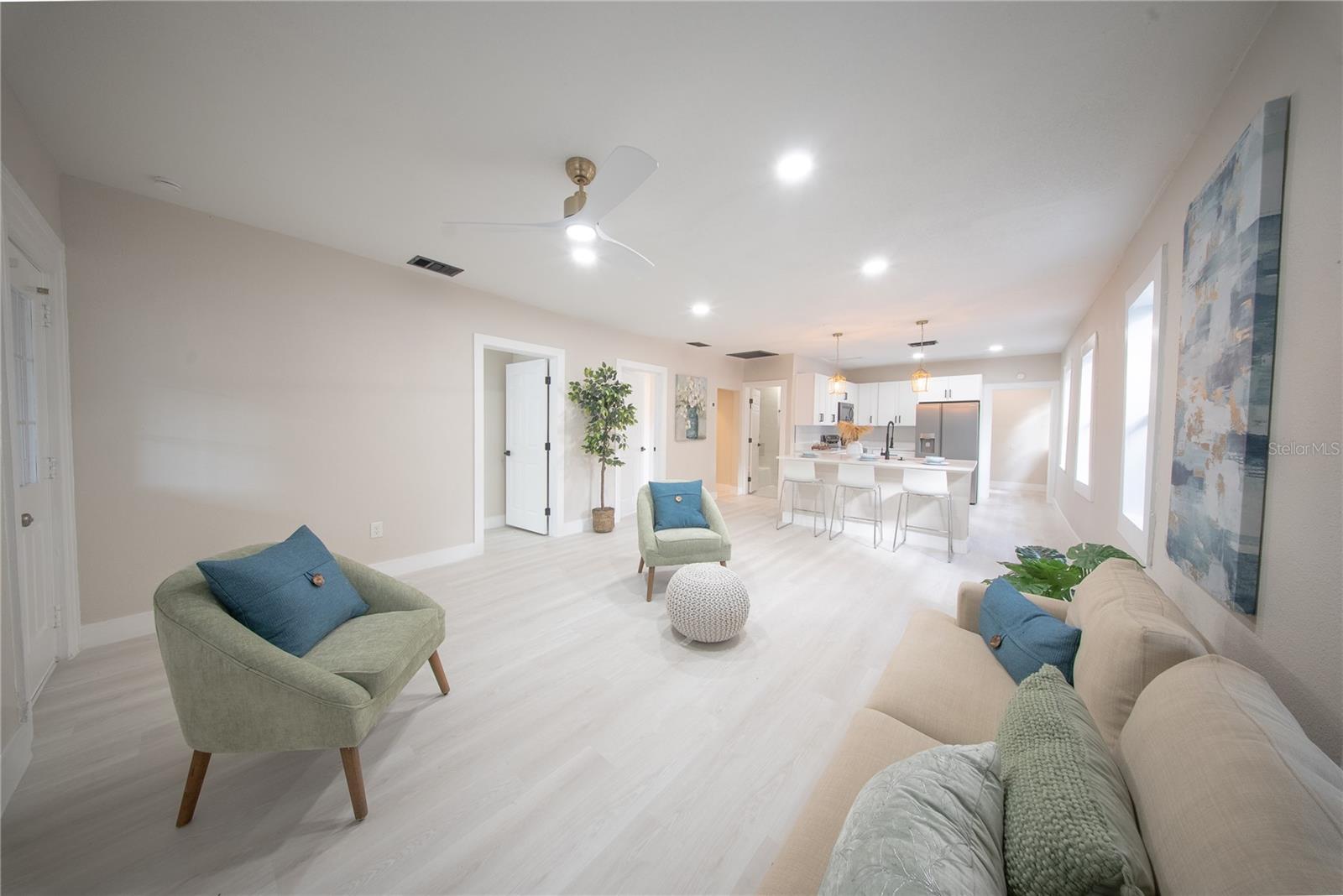 922 E IDA ST