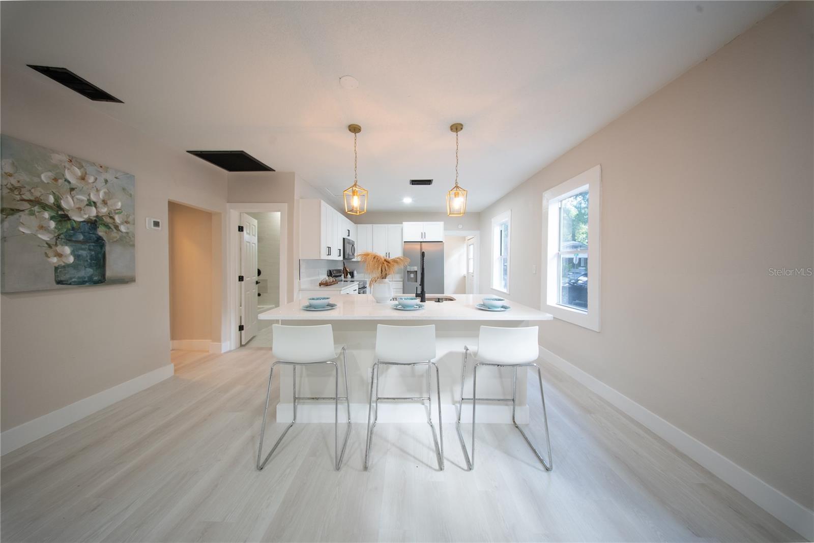 922 E IDA ST