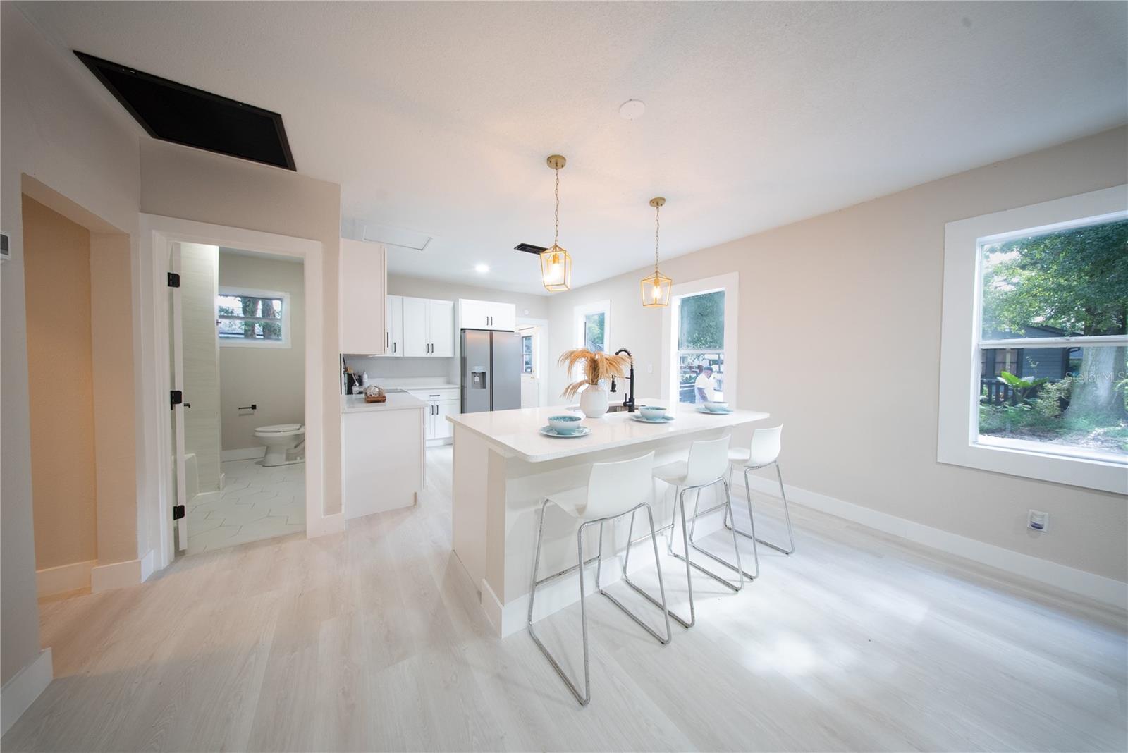 922 E IDA ST