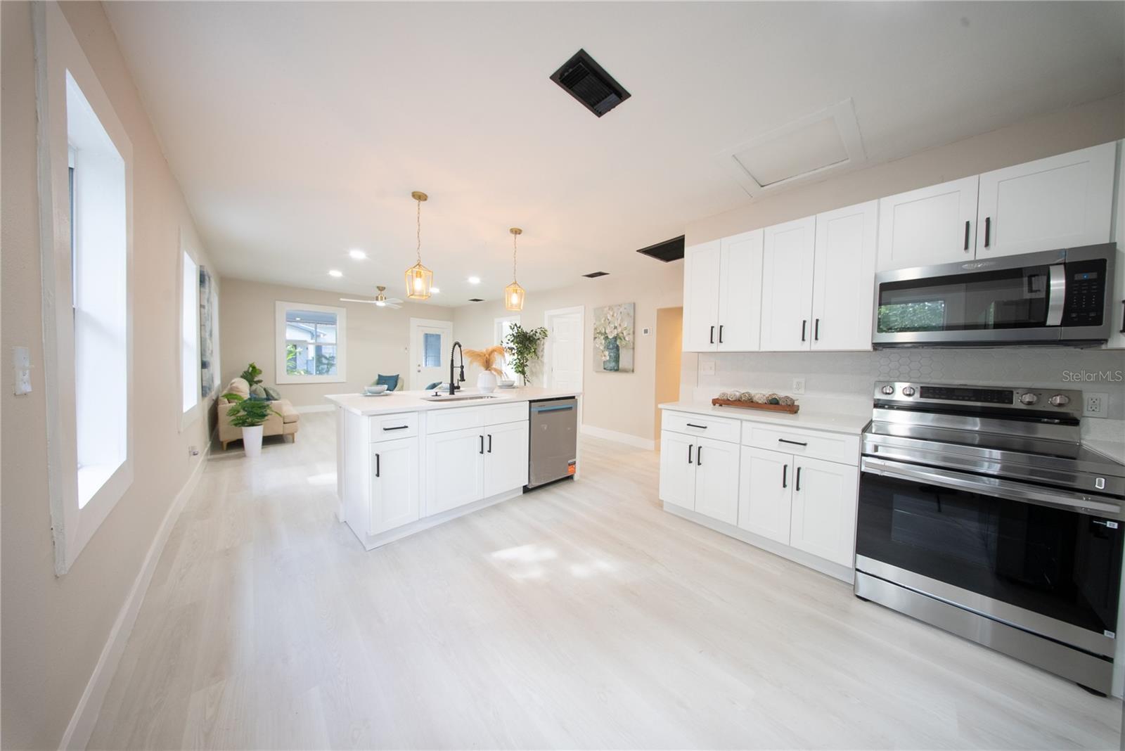 922 E IDA ST