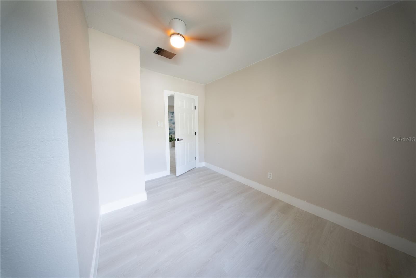 922 E IDA ST