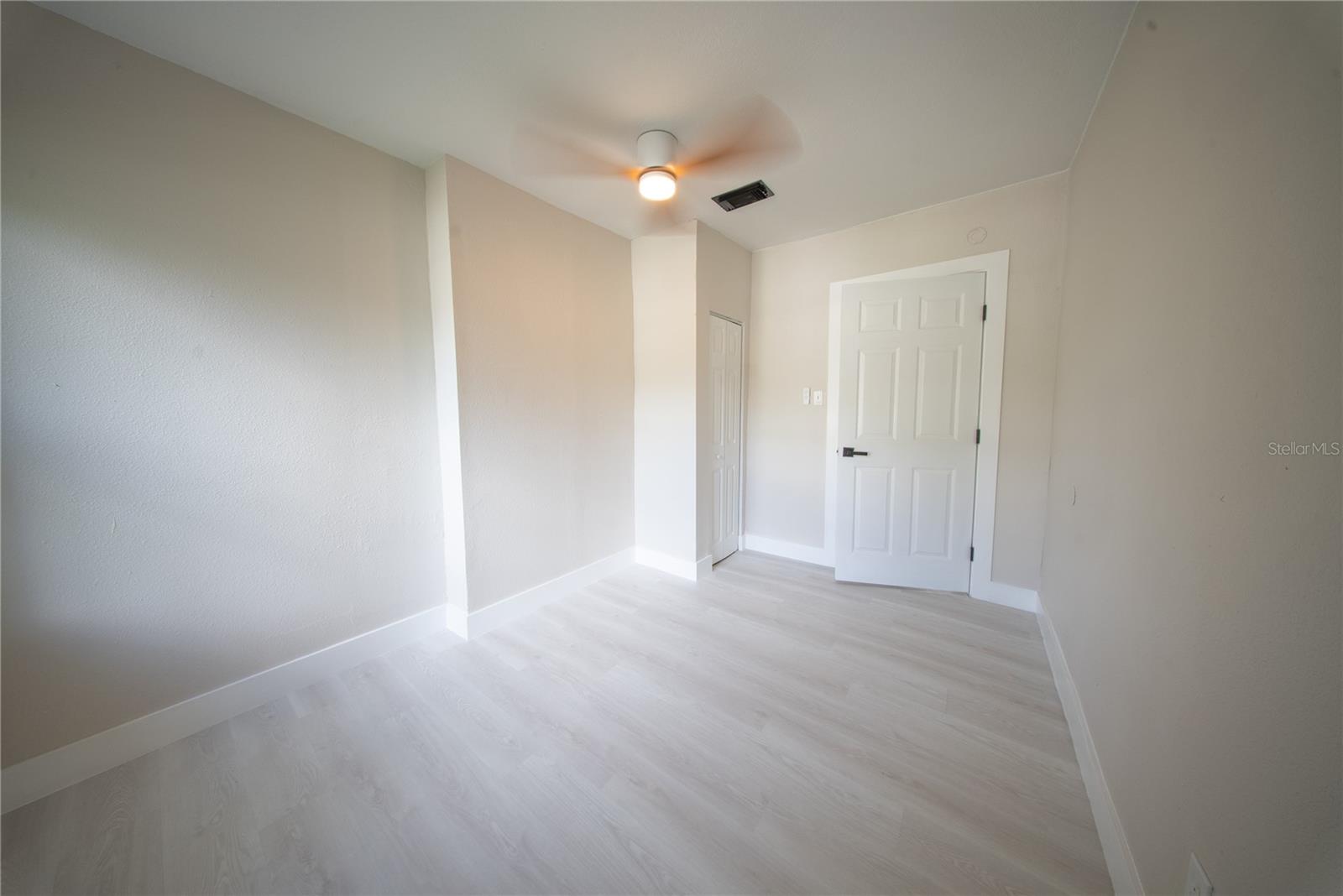 922 E IDA ST