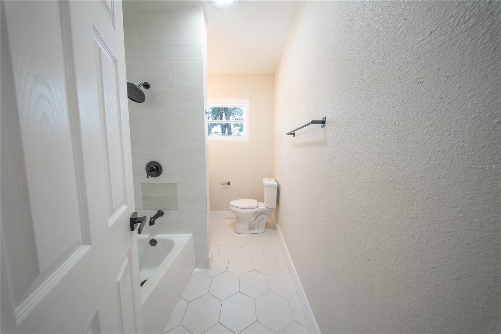 922 E IDA ST