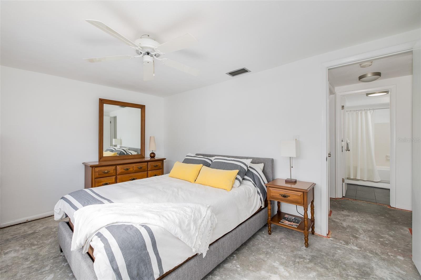 3557 ROCKAWAY DR