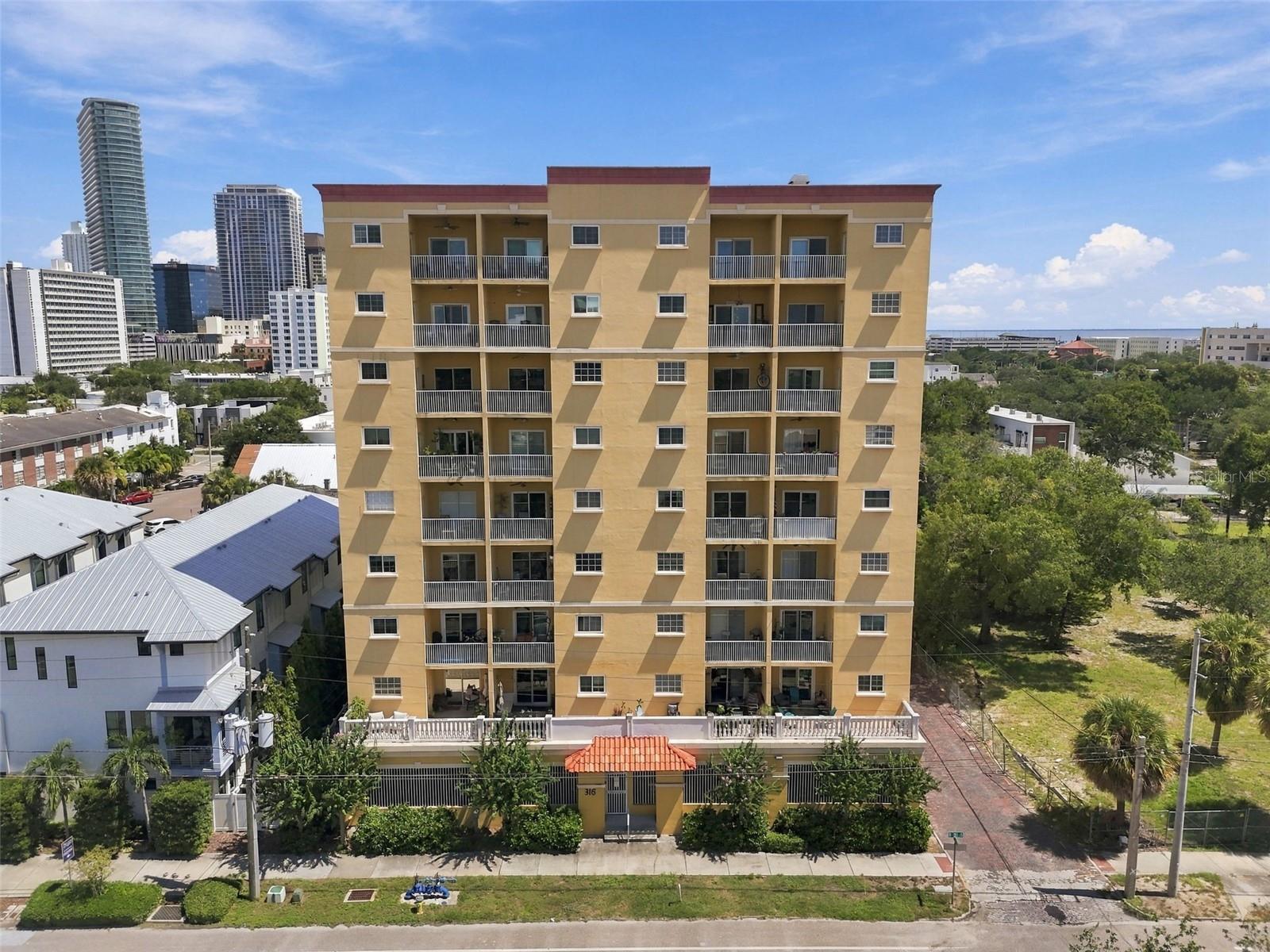 316 8th St S #304, St Petersburg