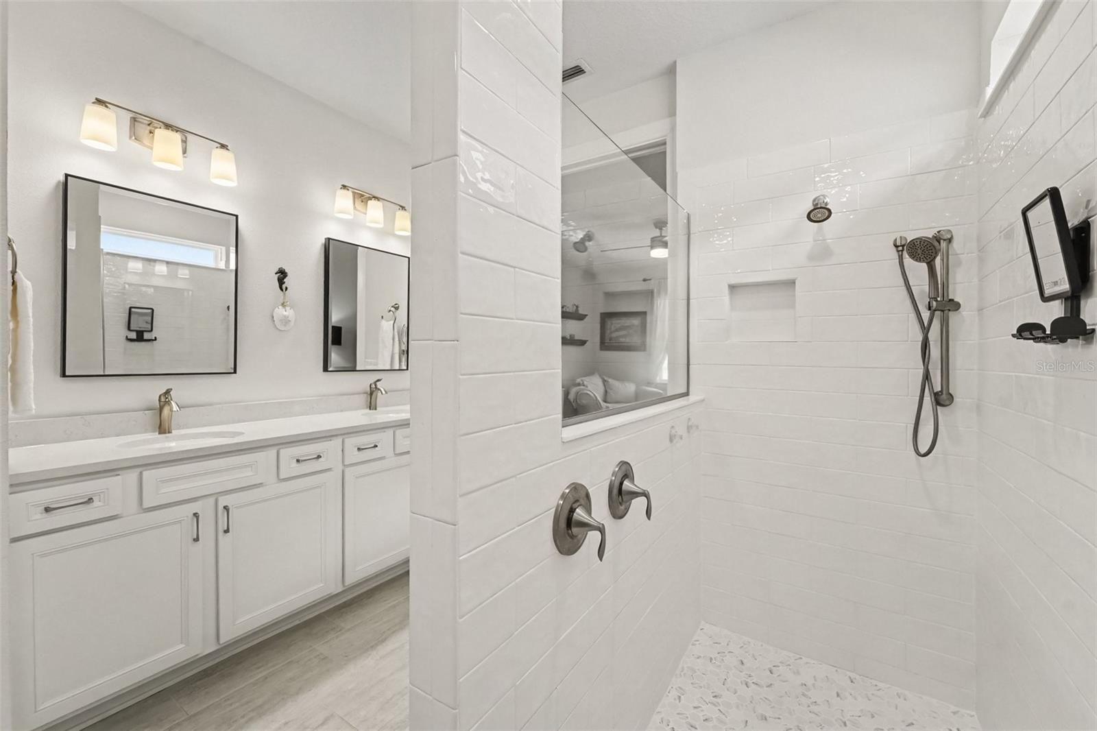 20544 SEA GLASS CIR