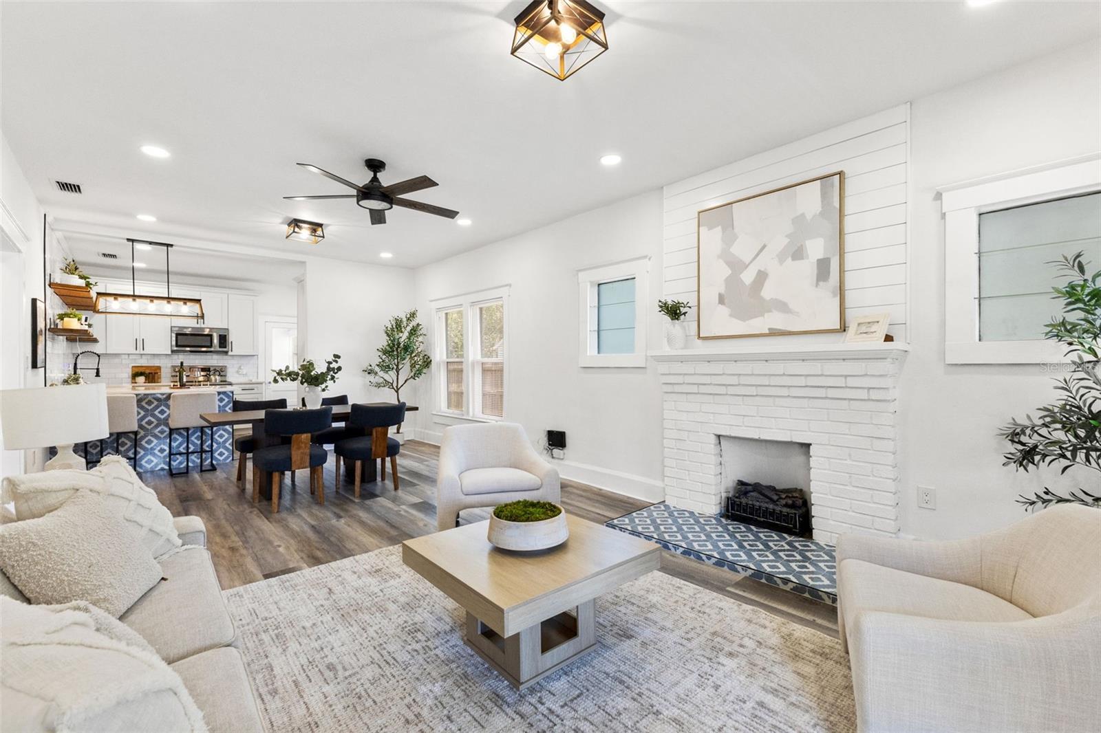 303 W CURTIS ST