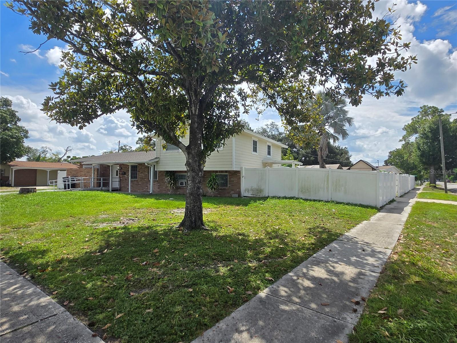 7710 W HANNA AVE