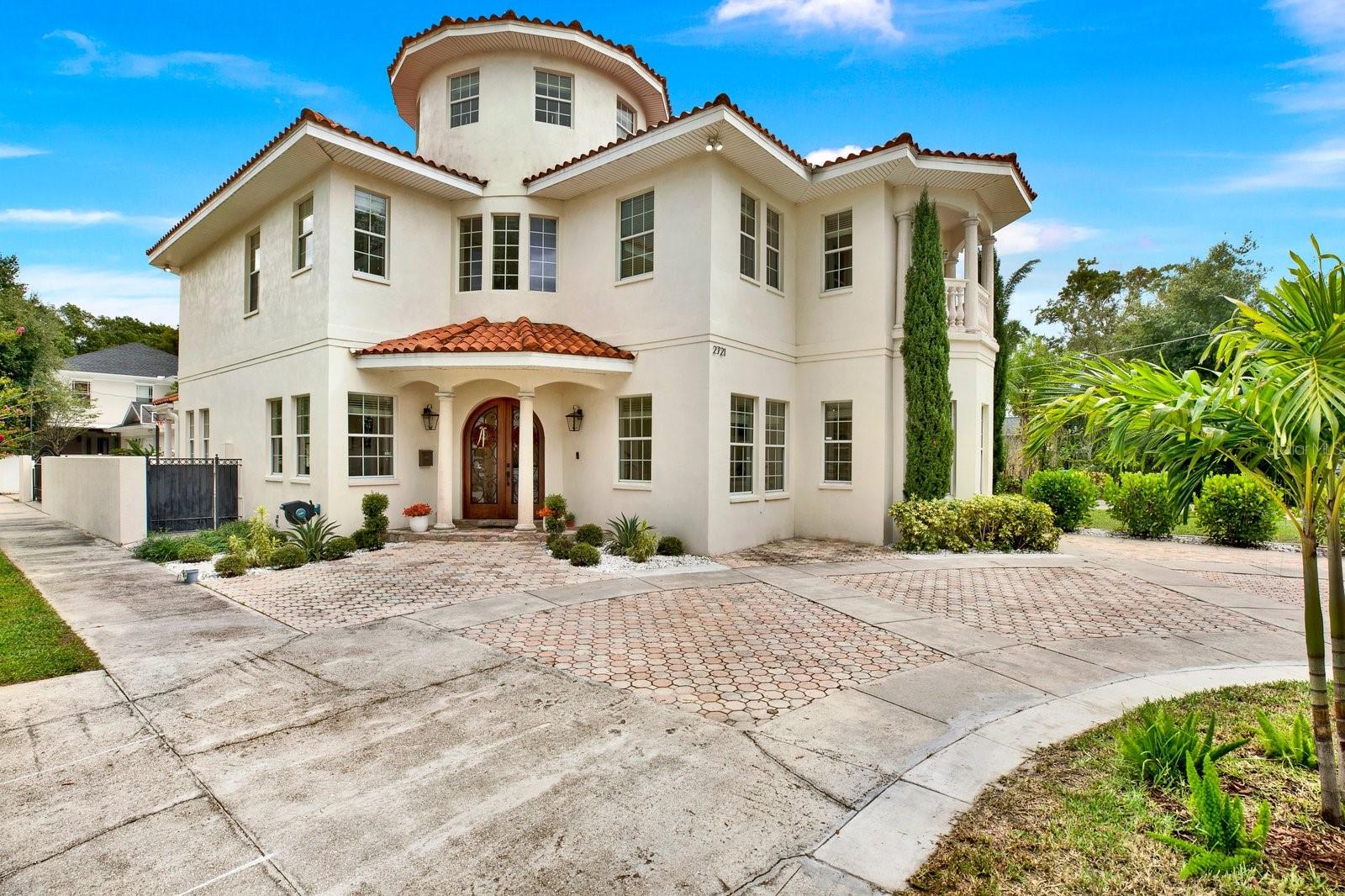 2721 N Royal Ct, Tampa