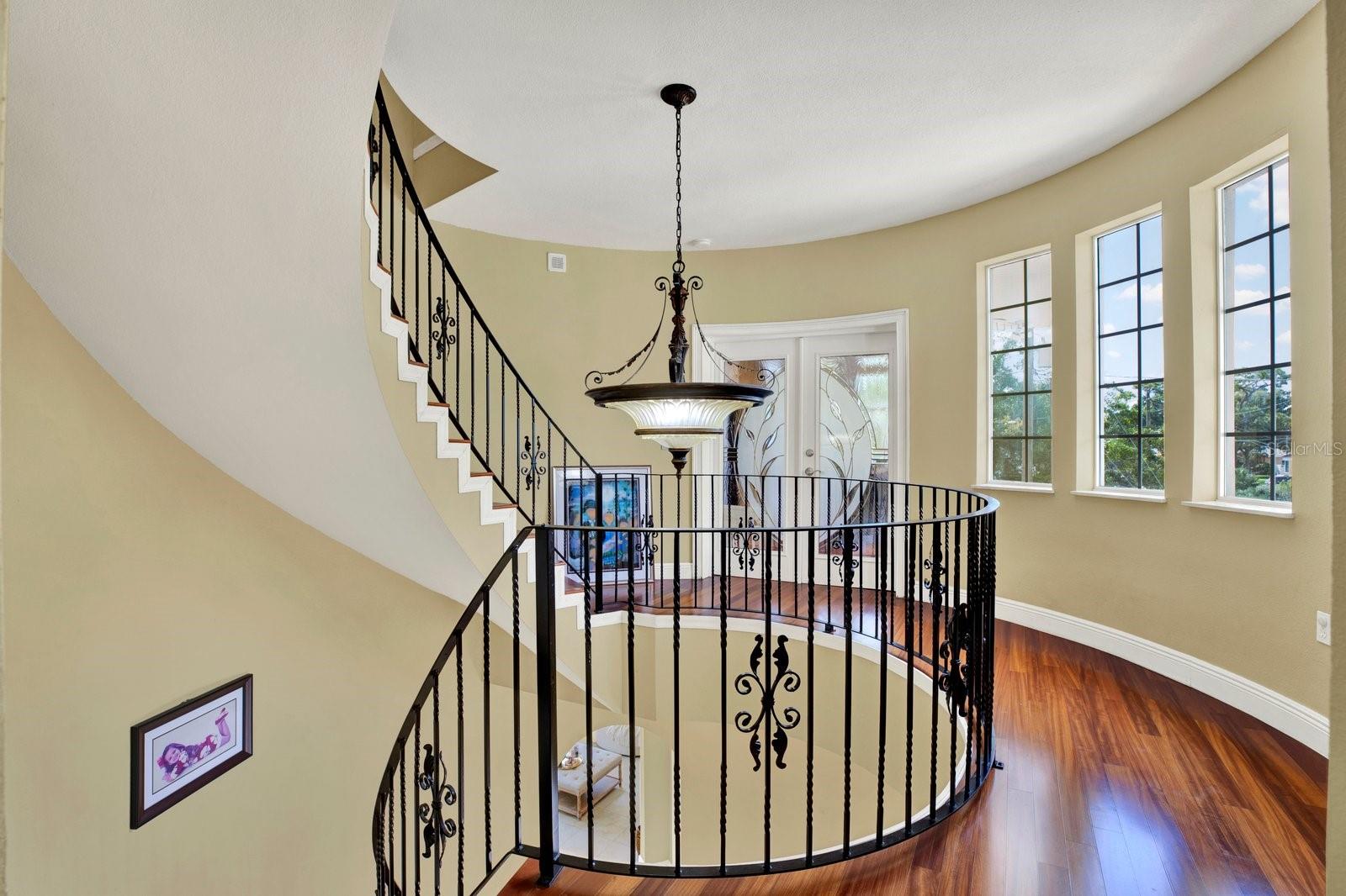 2721 N ROYAL CT