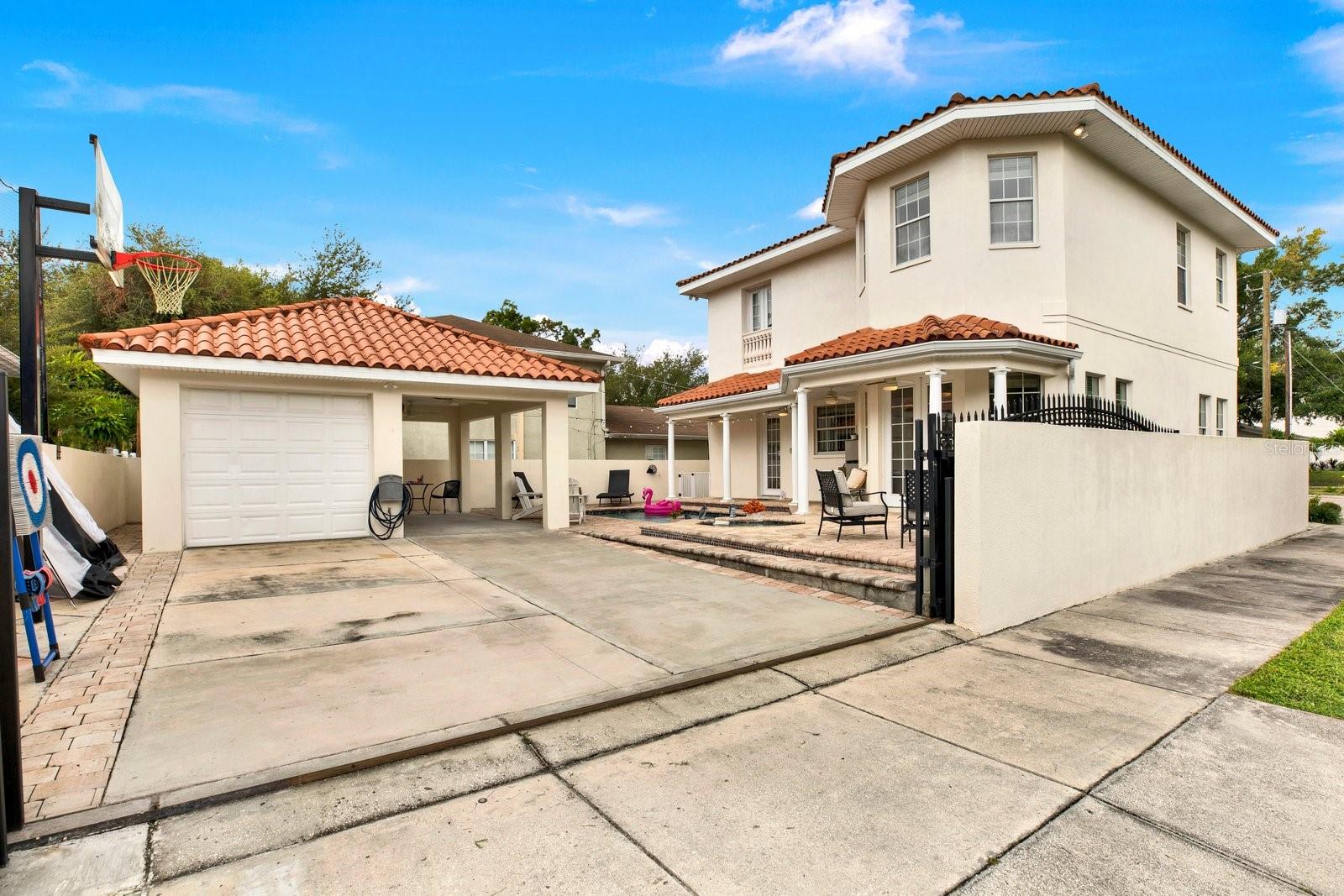 2721 N ROYAL CT