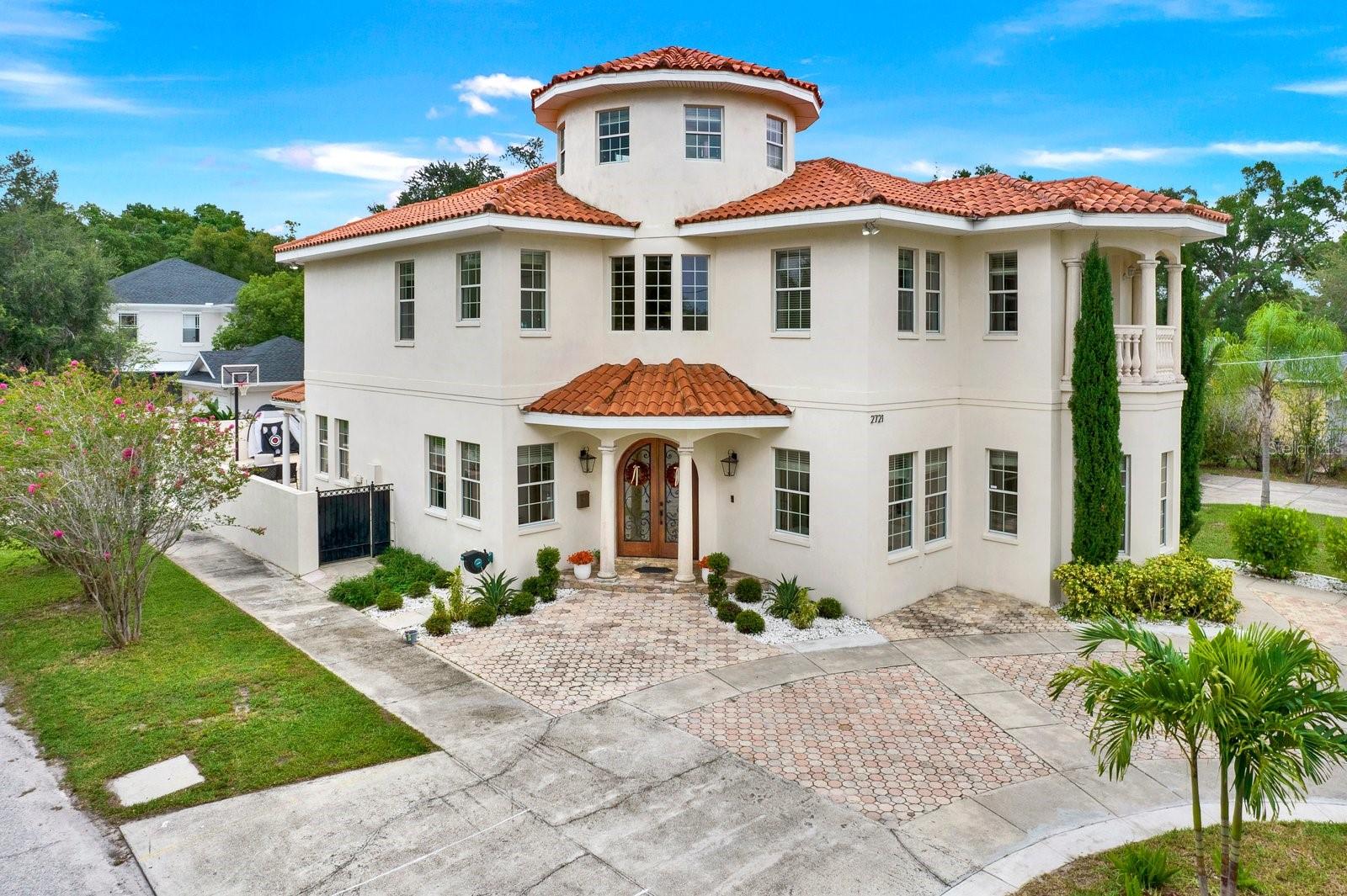 2721 N ROYAL CT