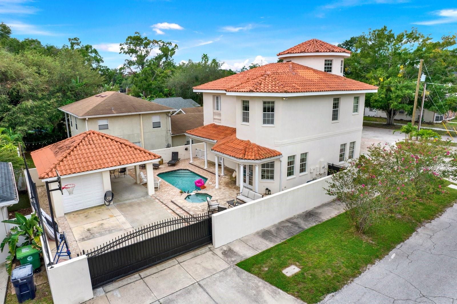 2721 N ROYAL CT
