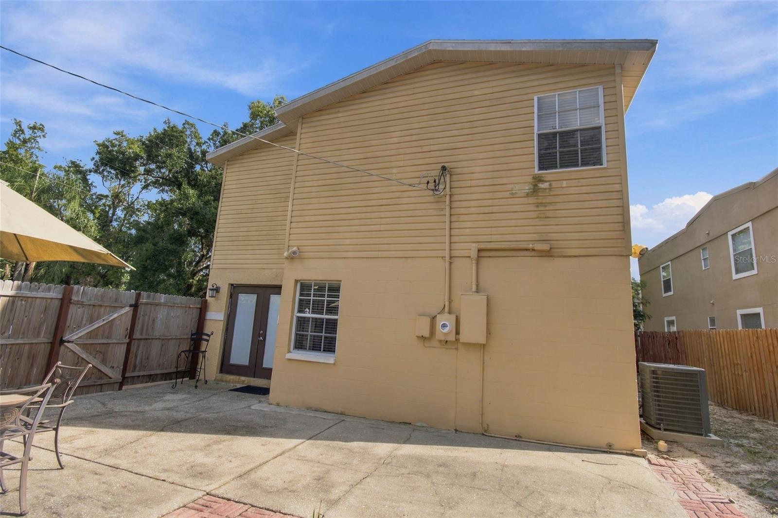 2801 W SAN ISIDRO ST