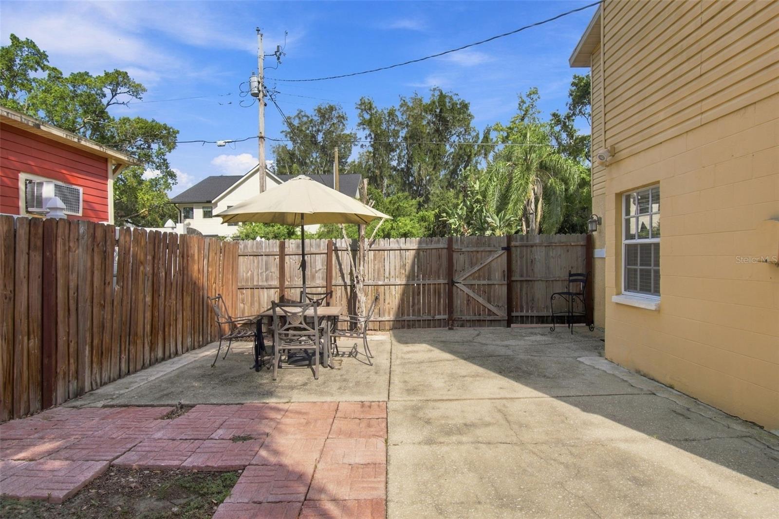 2801 W SAN ISIDRO ST