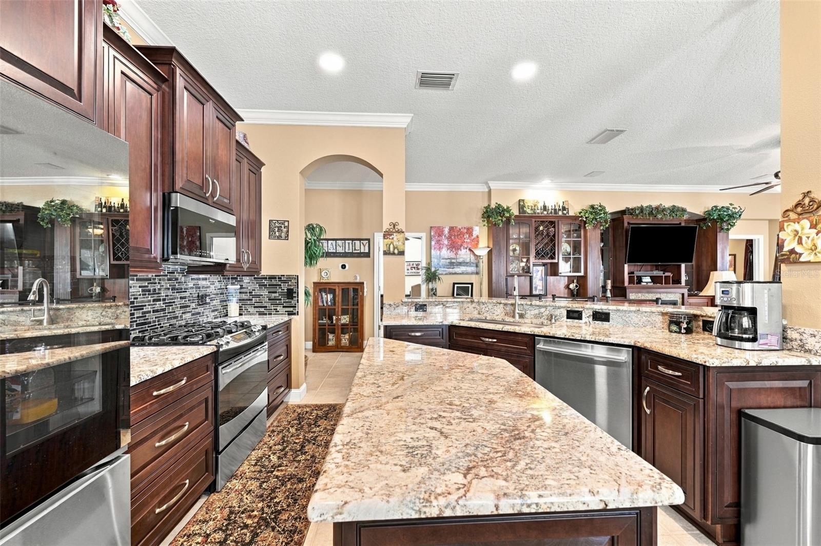 1106 EMERALD DUNES DR