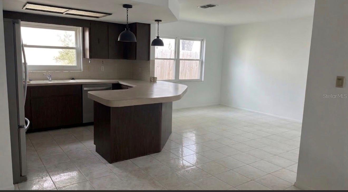 8345 FOX HOLLOW DR