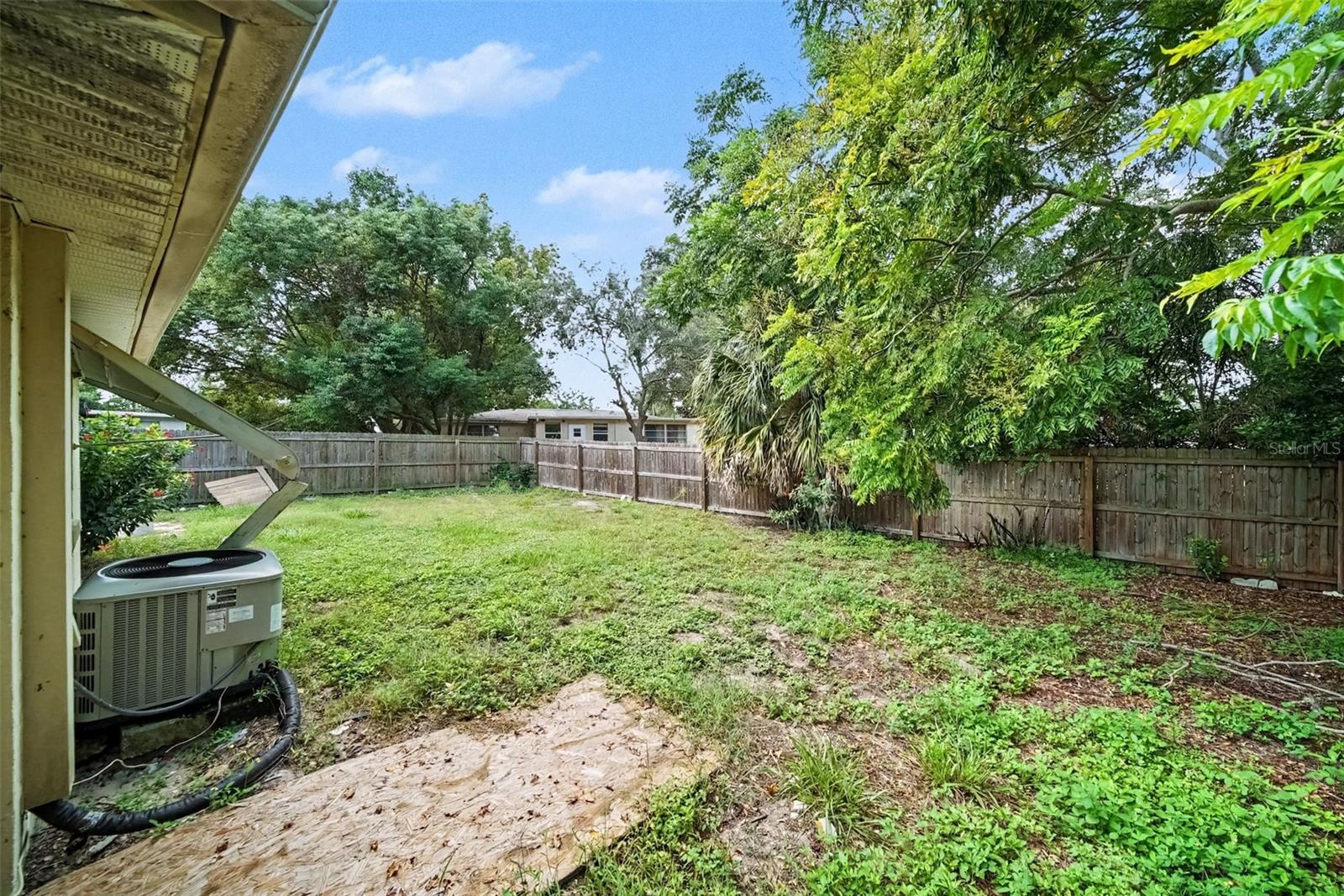 6249 MAPLEWOOD DR