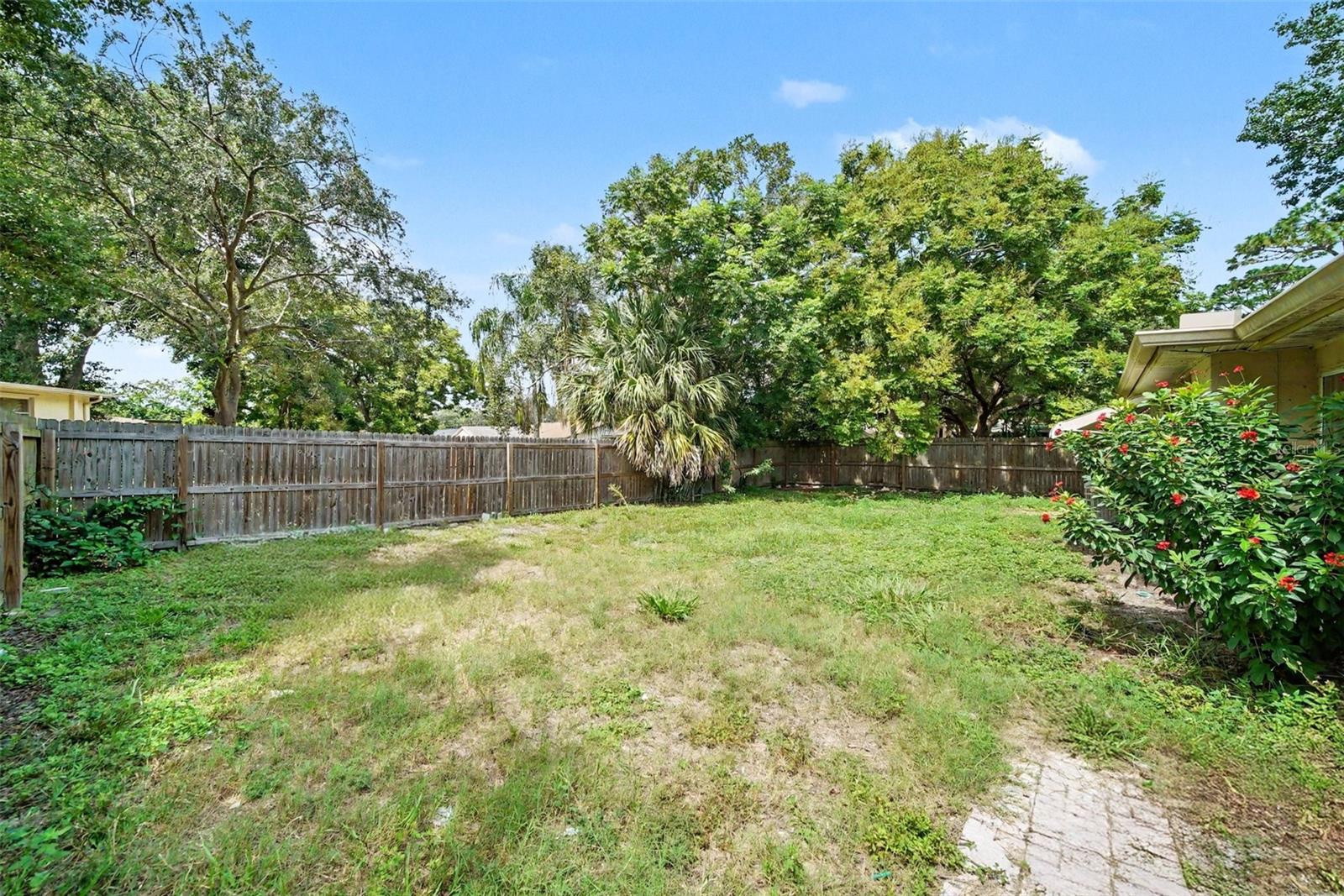 6249 MAPLEWOOD DR