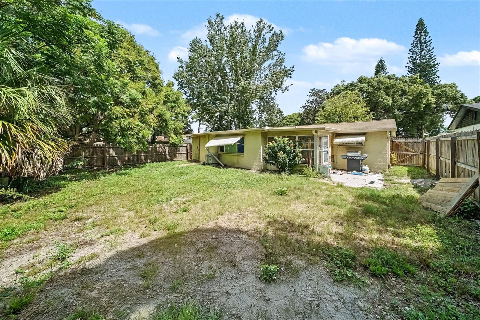 6249 MAPLEWOOD DR