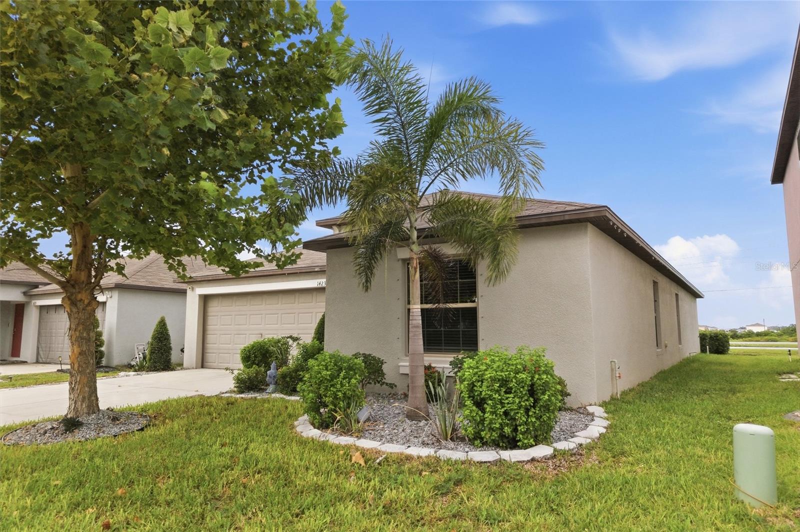 1423 GOLDEN GLOW DR