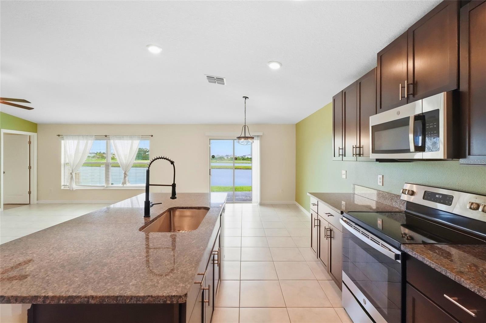 1423 GOLDEN GLOW DR