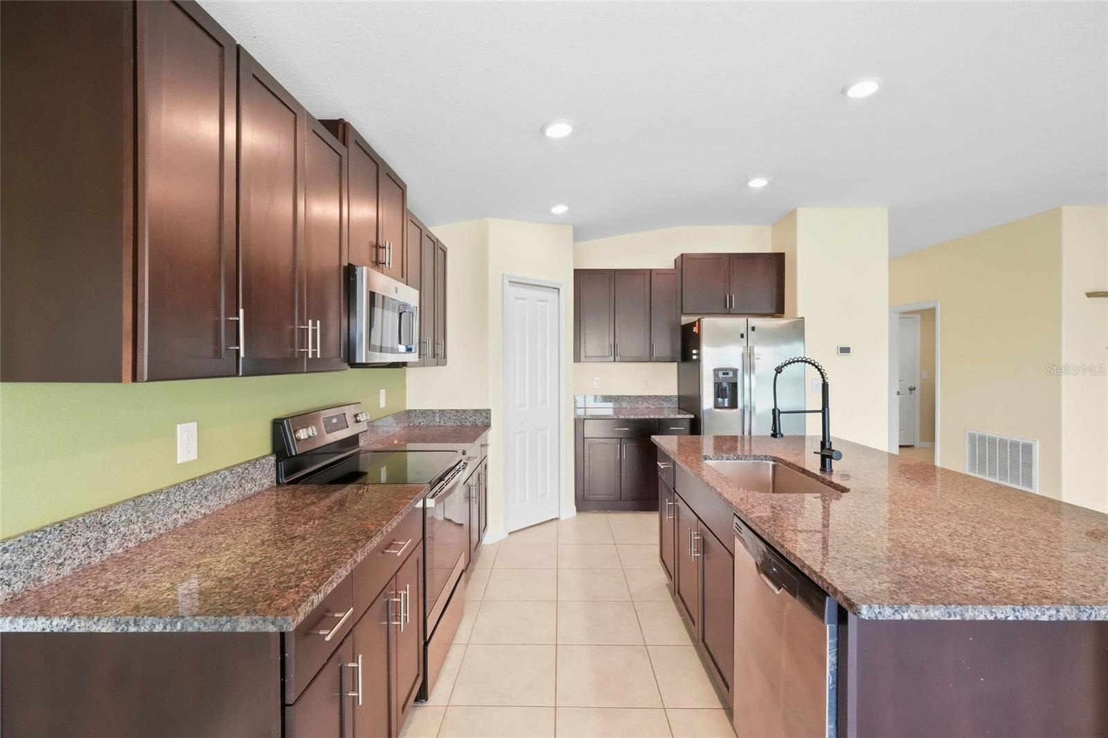 1423 GOLDEN GLOW DR