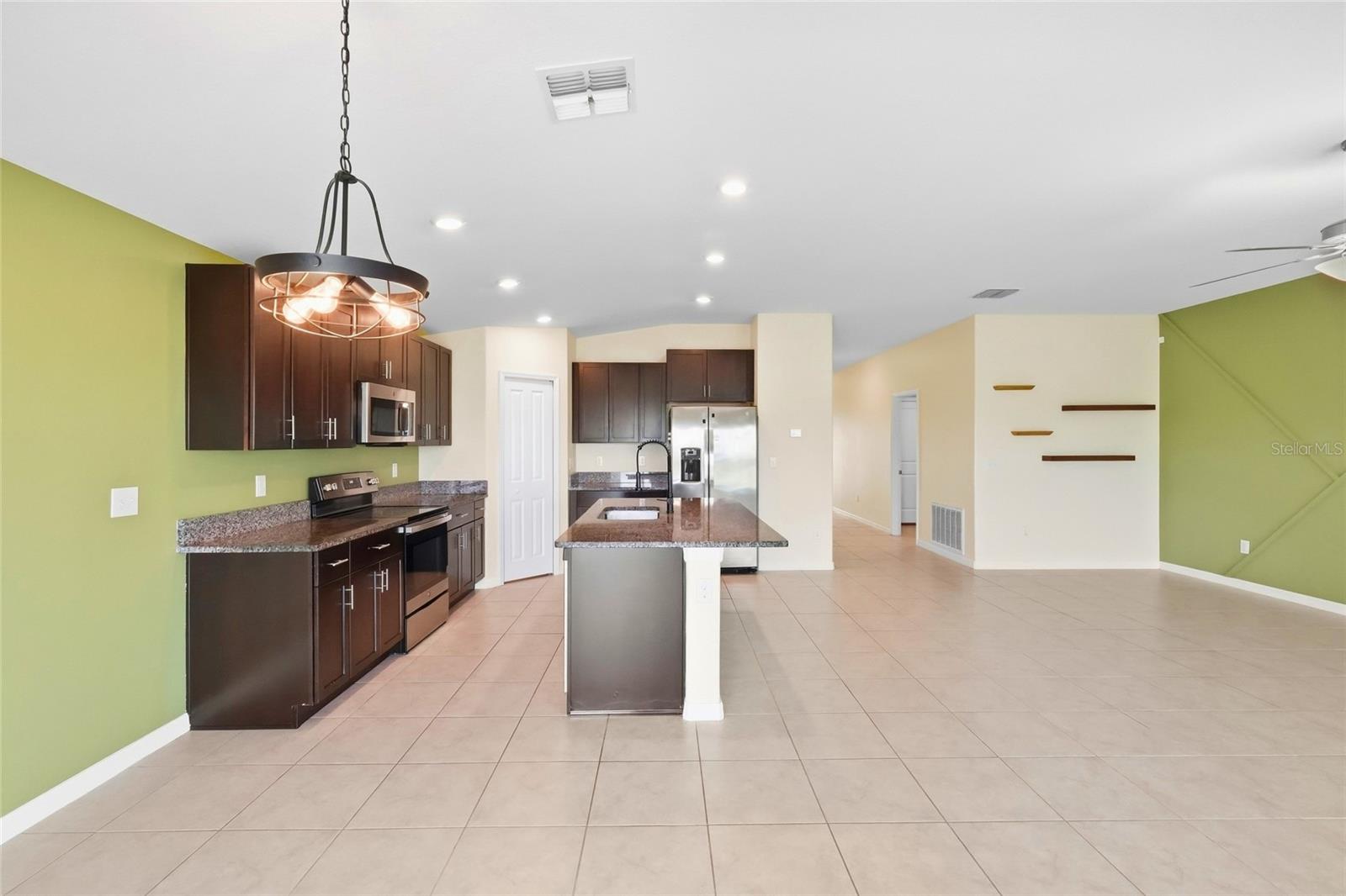 1423 GOLDEN GLOW DR