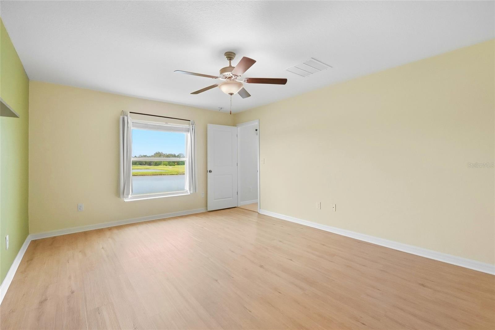 1423 GOLDEN GLOW DR