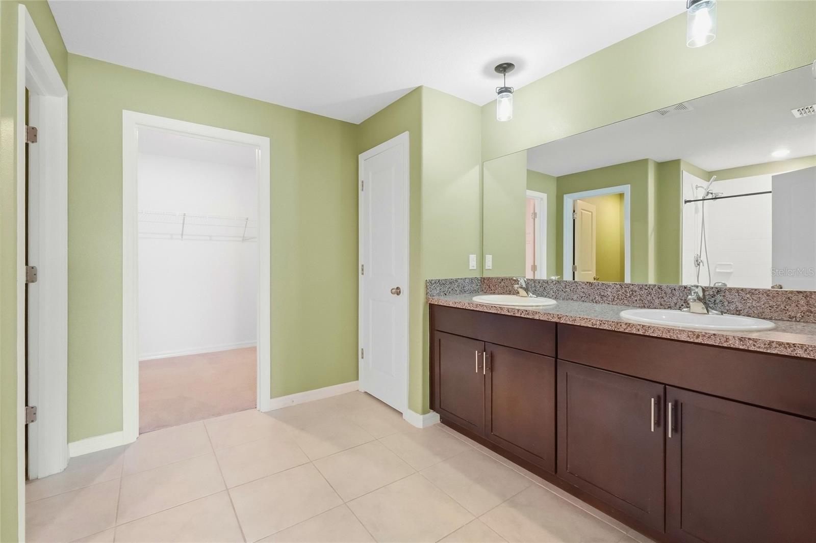 1423 GOLDEN GLOW DR