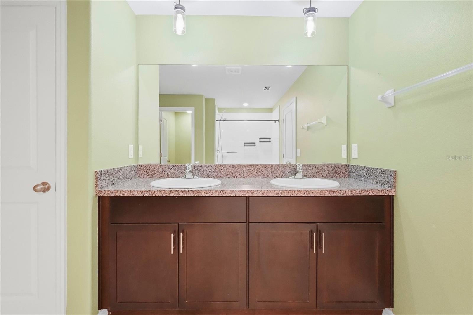 1423 GOLDEN GLOW DR