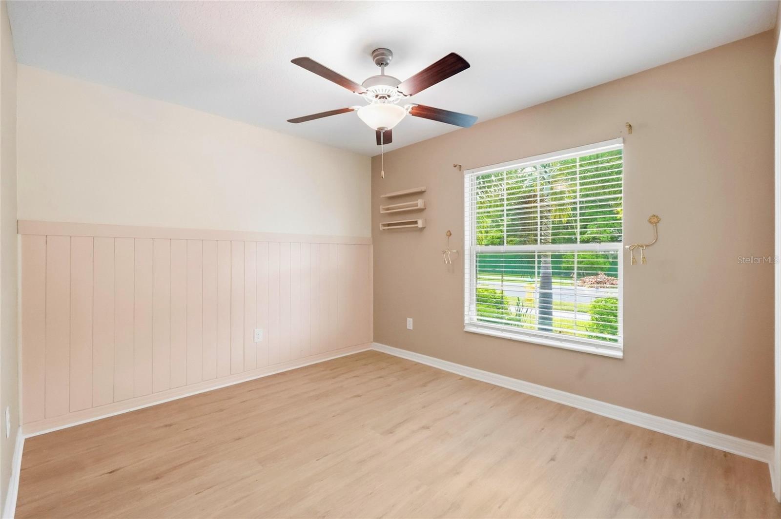 1423 GOLDEN GLOW DR