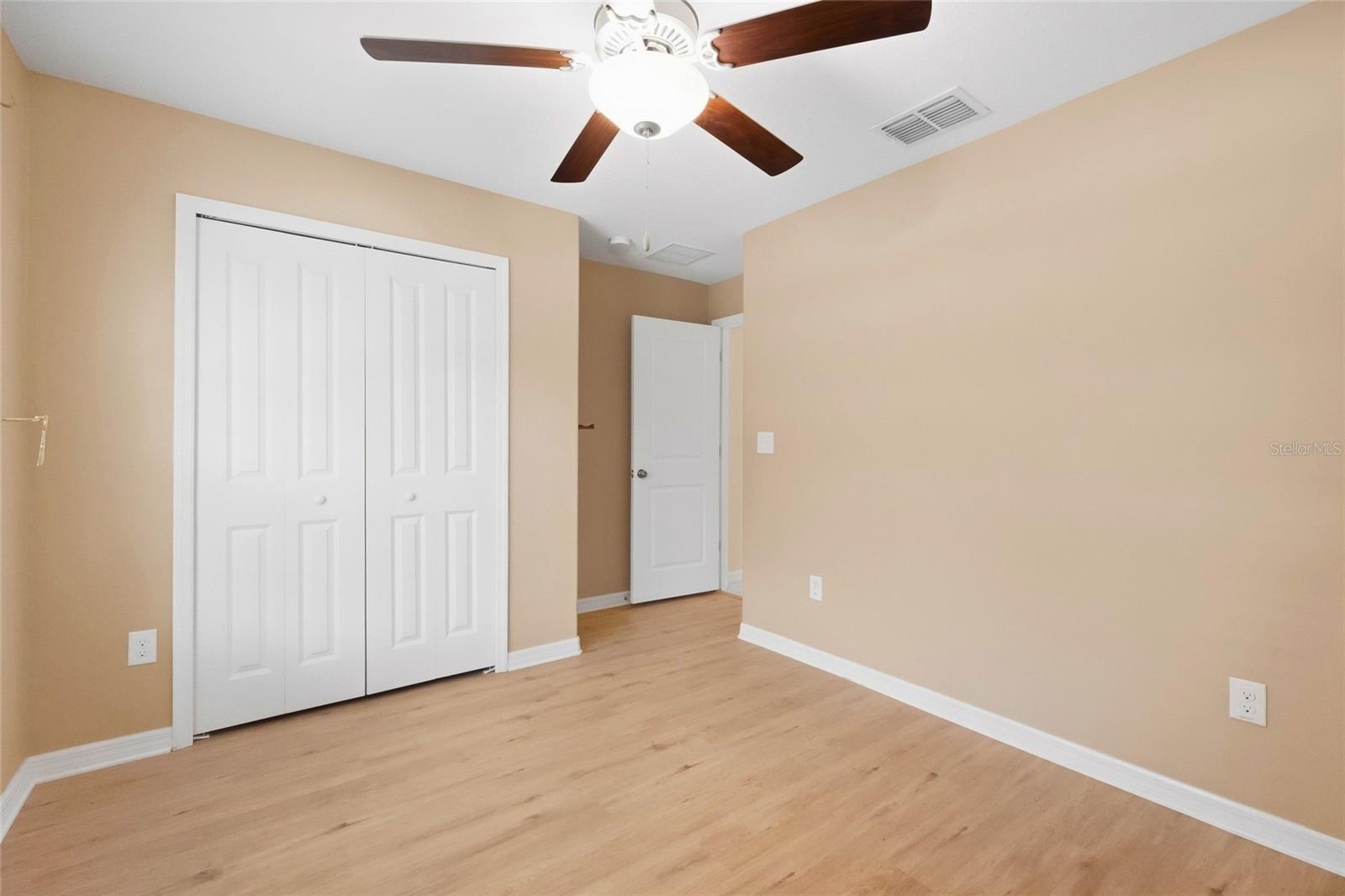1423 GOLDEN GLOW DR