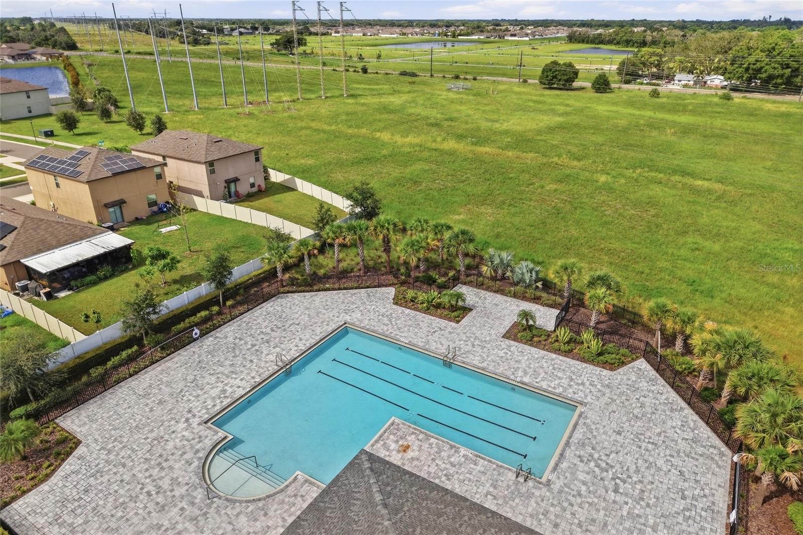 1423 GOLDEN GLOW DR