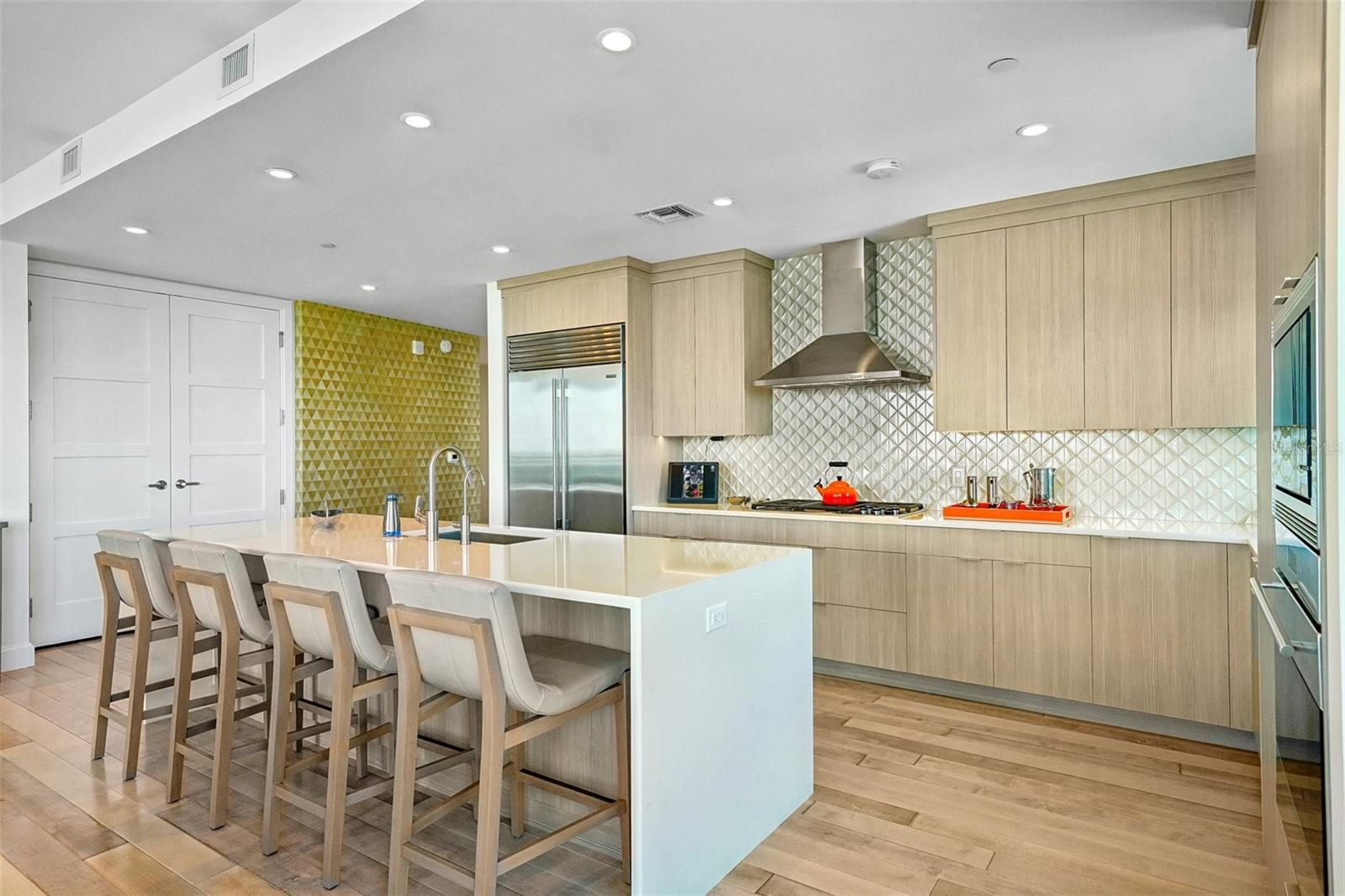 3401 BAYSHORE BLVD #1204