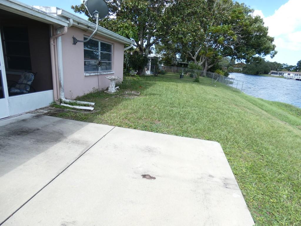 7207 ASHWOOD DR