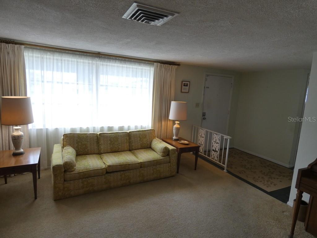 7207 ASHWOOD DR