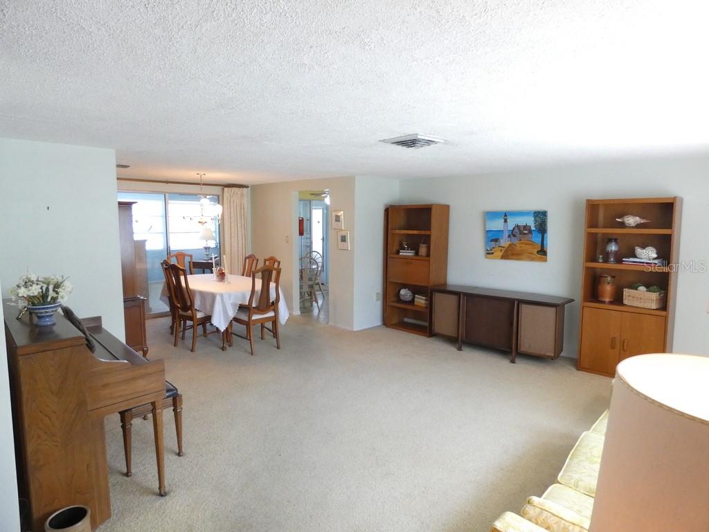 7207 ASHWOOD DR