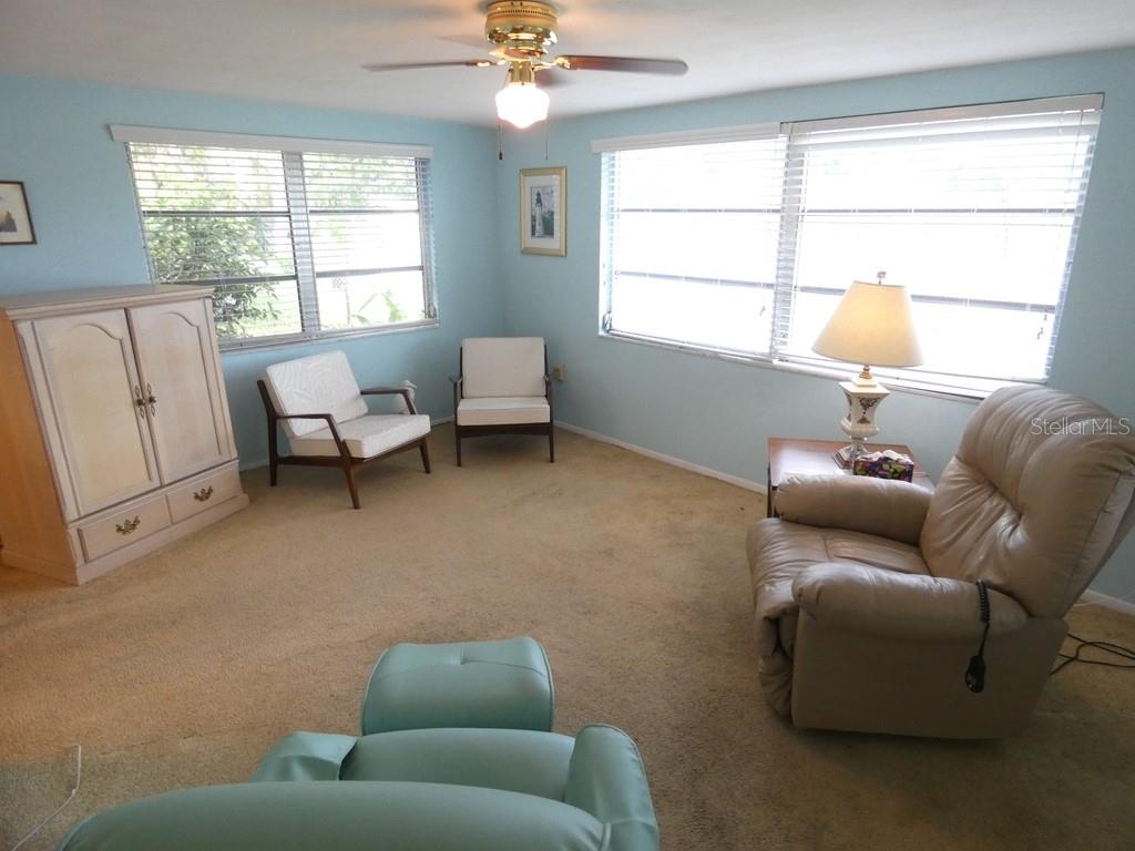 7207 ASHWOOD DR
