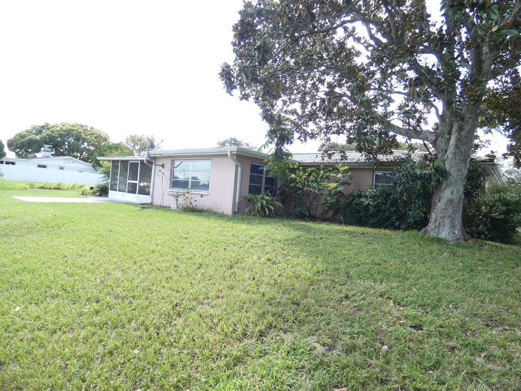 7207 ASHWOOD DR