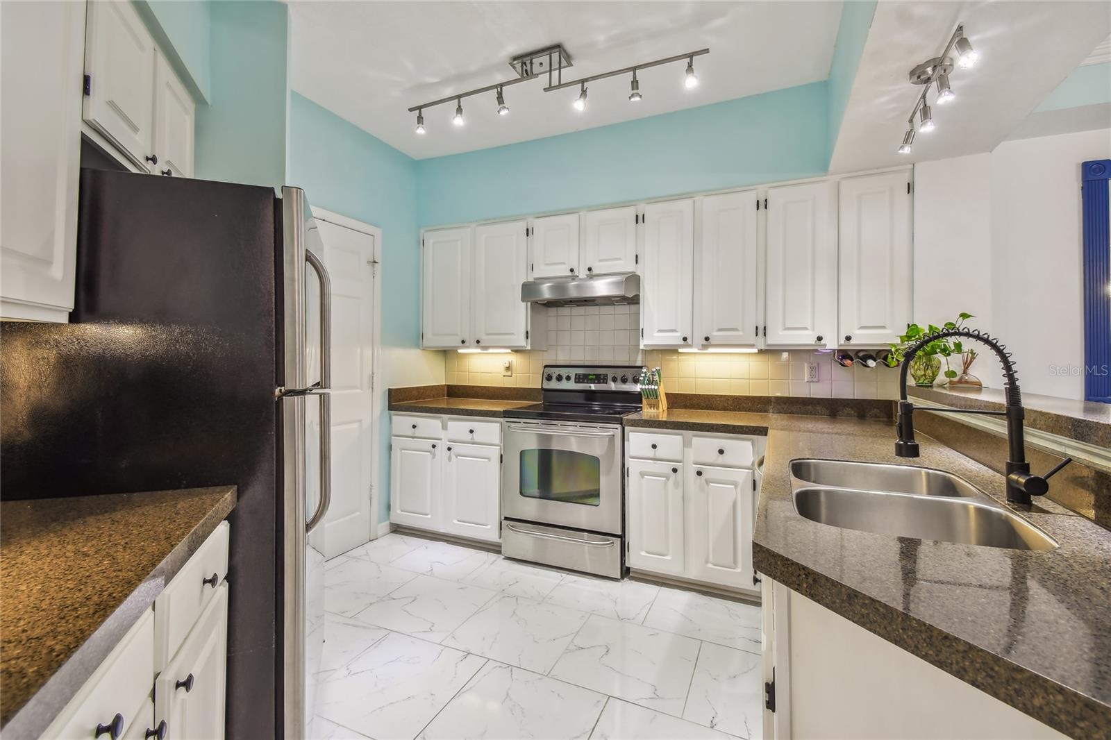 4304 BAY CLUB CIR #4304