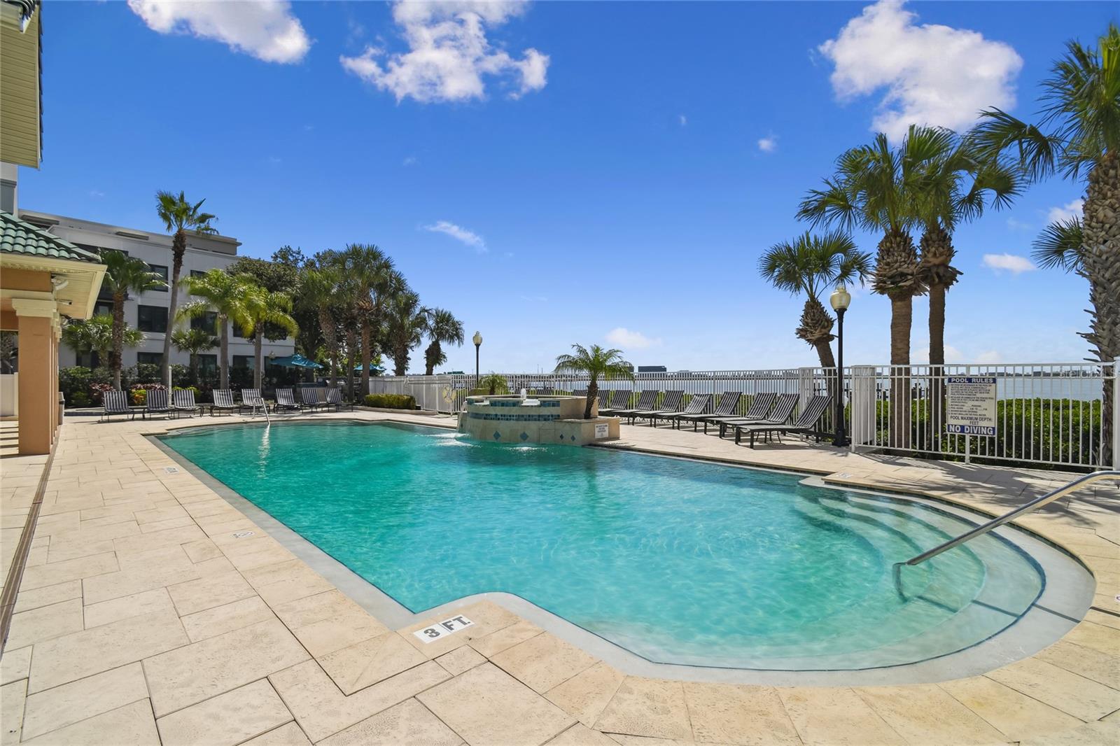 4304 BAY CLUB CIR #4304