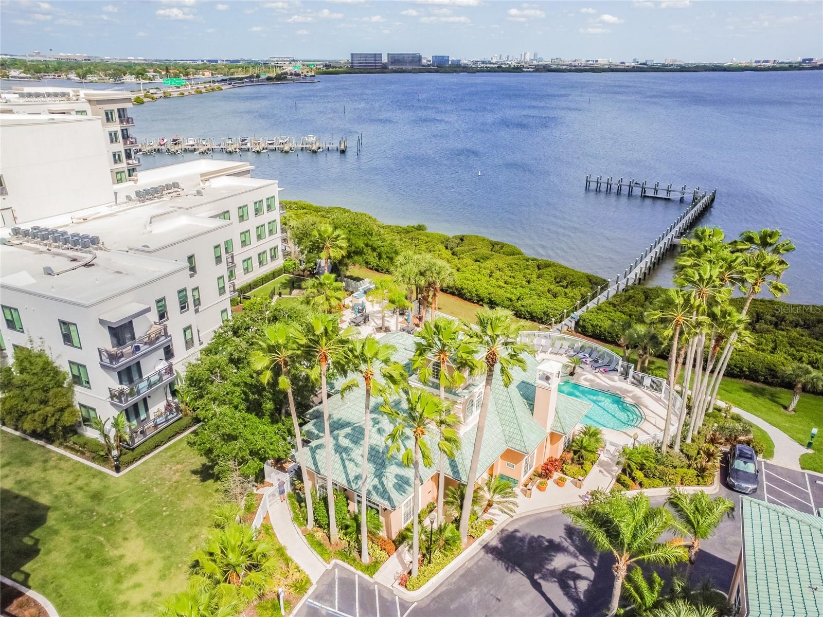 4304 BAY CLUB CIR #4304