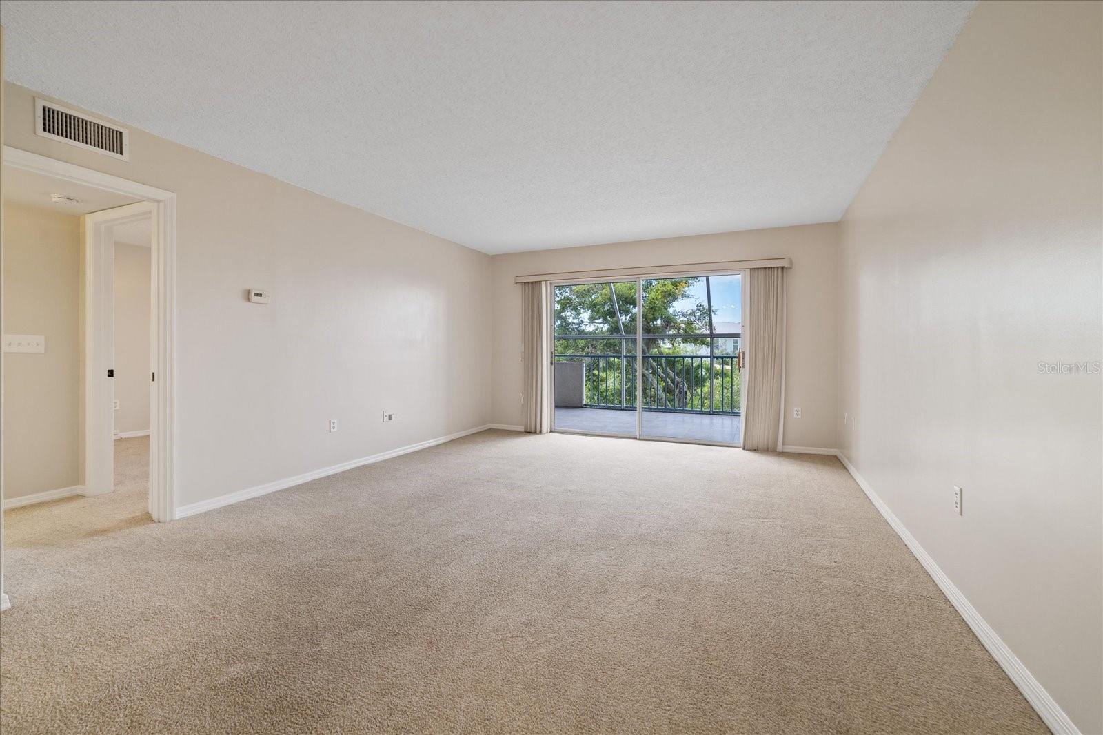 5537 SEA FOREST DR #104