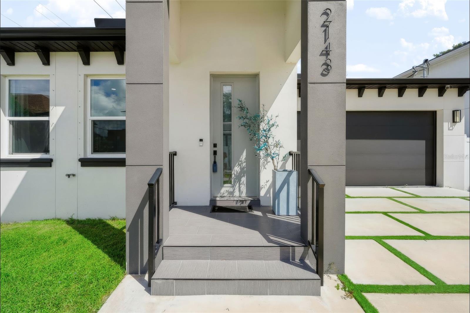 2143 W SAINT CONRAD ST